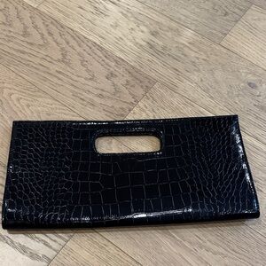 Elegant Black Crocodile-Patterned Clutch